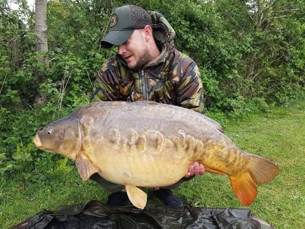 Jon Botting with Nemo at 45 lb 1 oz pic 1