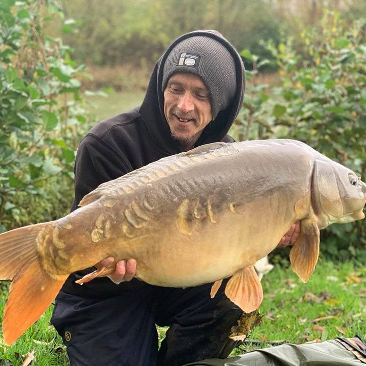 Andy Hall with The Parrot at 32 lb 14 oz